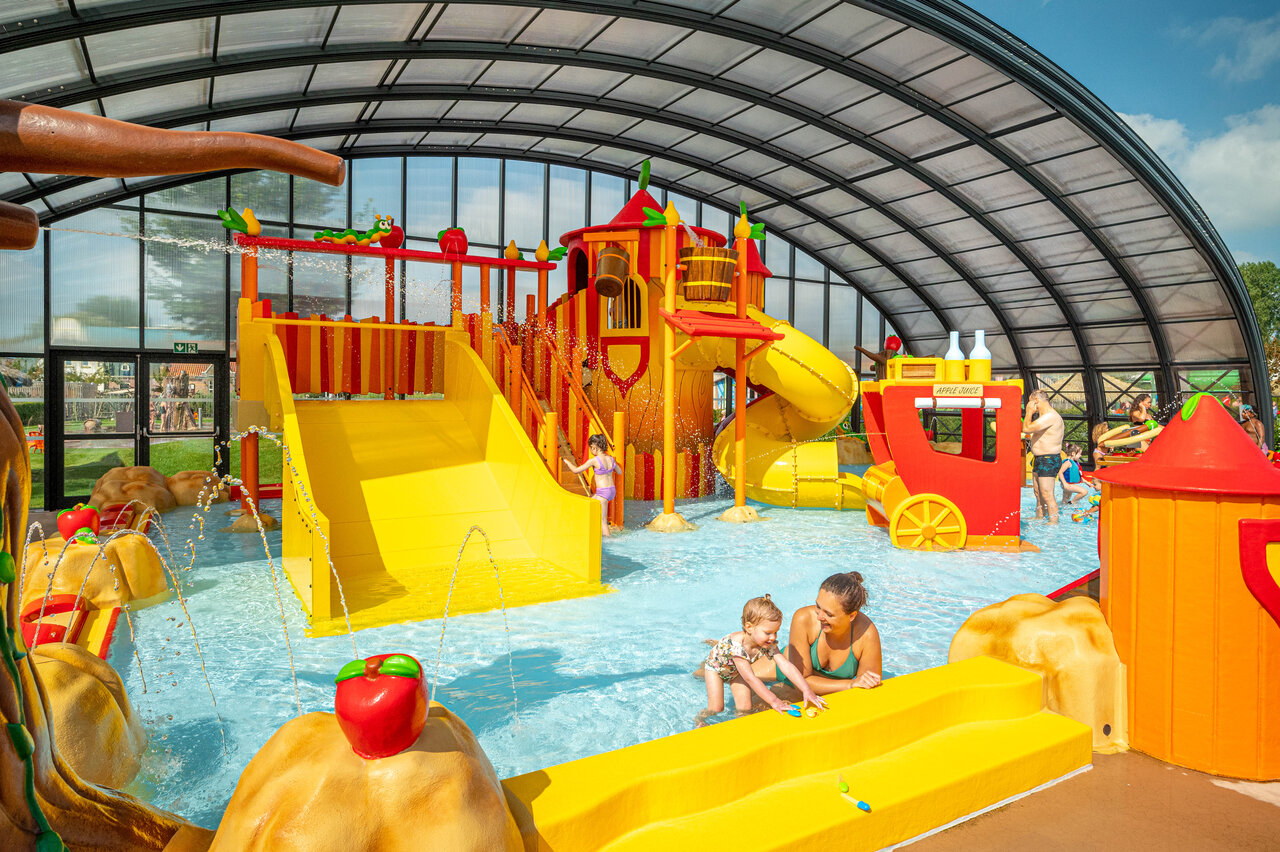 Indoor water park, slides, water games at CAPFUN De Bongerd in Tuitjenhorn.