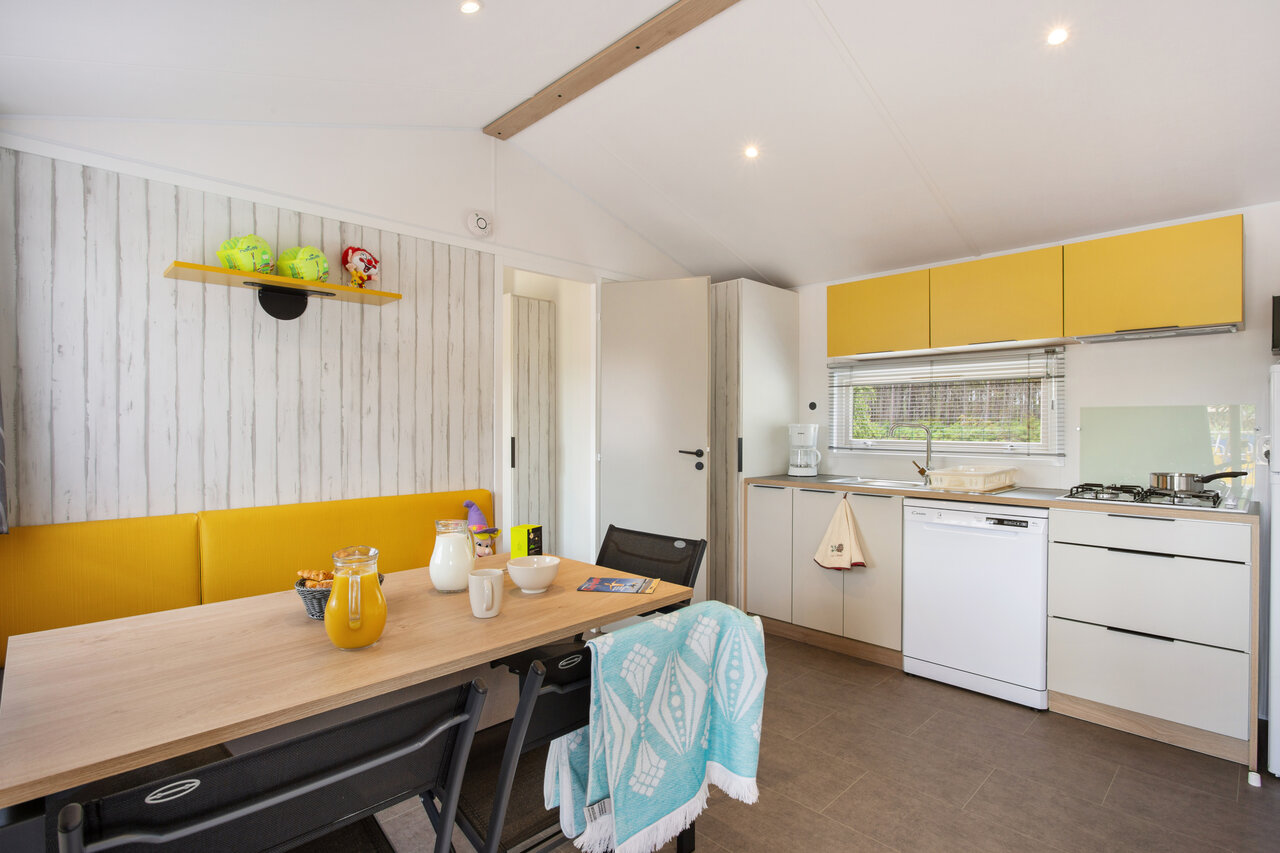 Equipped kitchen, dining area in mobile home at CAPFUN De Bongerd, Tuitjenhorn.