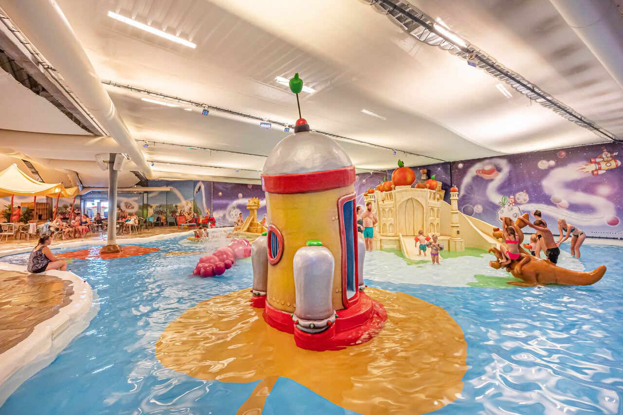 Indoor pool, water games and slides at CAPFUN De Bongerd campsite in Tuitjenhorn.