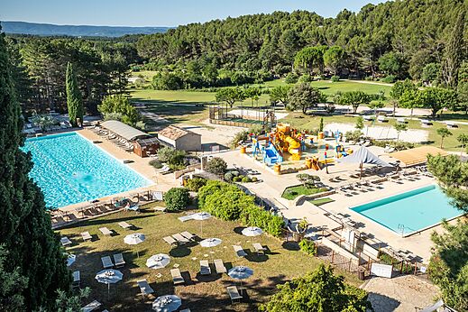 Swimming pools, water playground and slides at LIBRANOO Naturiste Belezy campsite in Bédoin.
