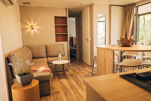 Modern Mobile-home living room at camping LIBRANOO Naturiste Belezy Bédoin (84).