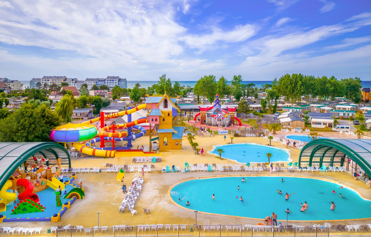 Water park, slides, swimming pools at CAPFUN Donjon de Lars campsite in Courseulles-sur-Mer (14).