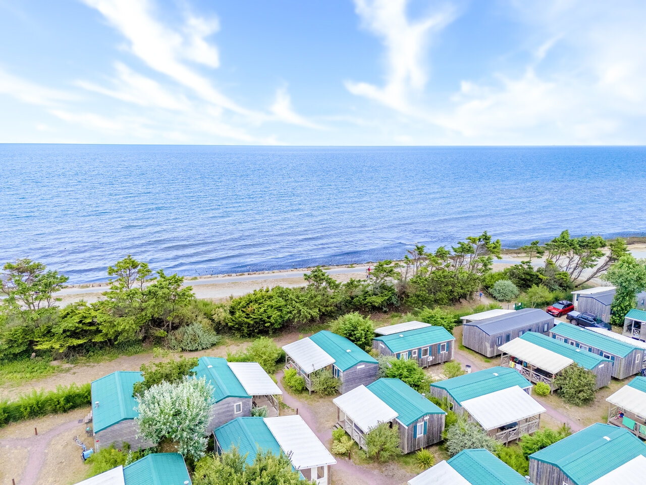 Mobile homes, sea and beach, aerial view, CAPFUN Donjon de Lars, Courseulles-sur-Mer.