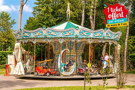 Carousel ride with children at CAPFUN Dune Fleurie campsite in Quend Plage (80).