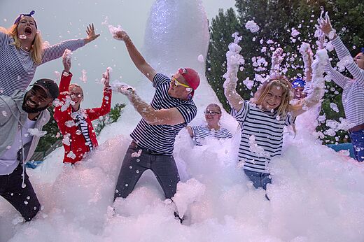 Foam party with campers at CAPFUN Dune Fleurie campsite in Quend Plage (80).