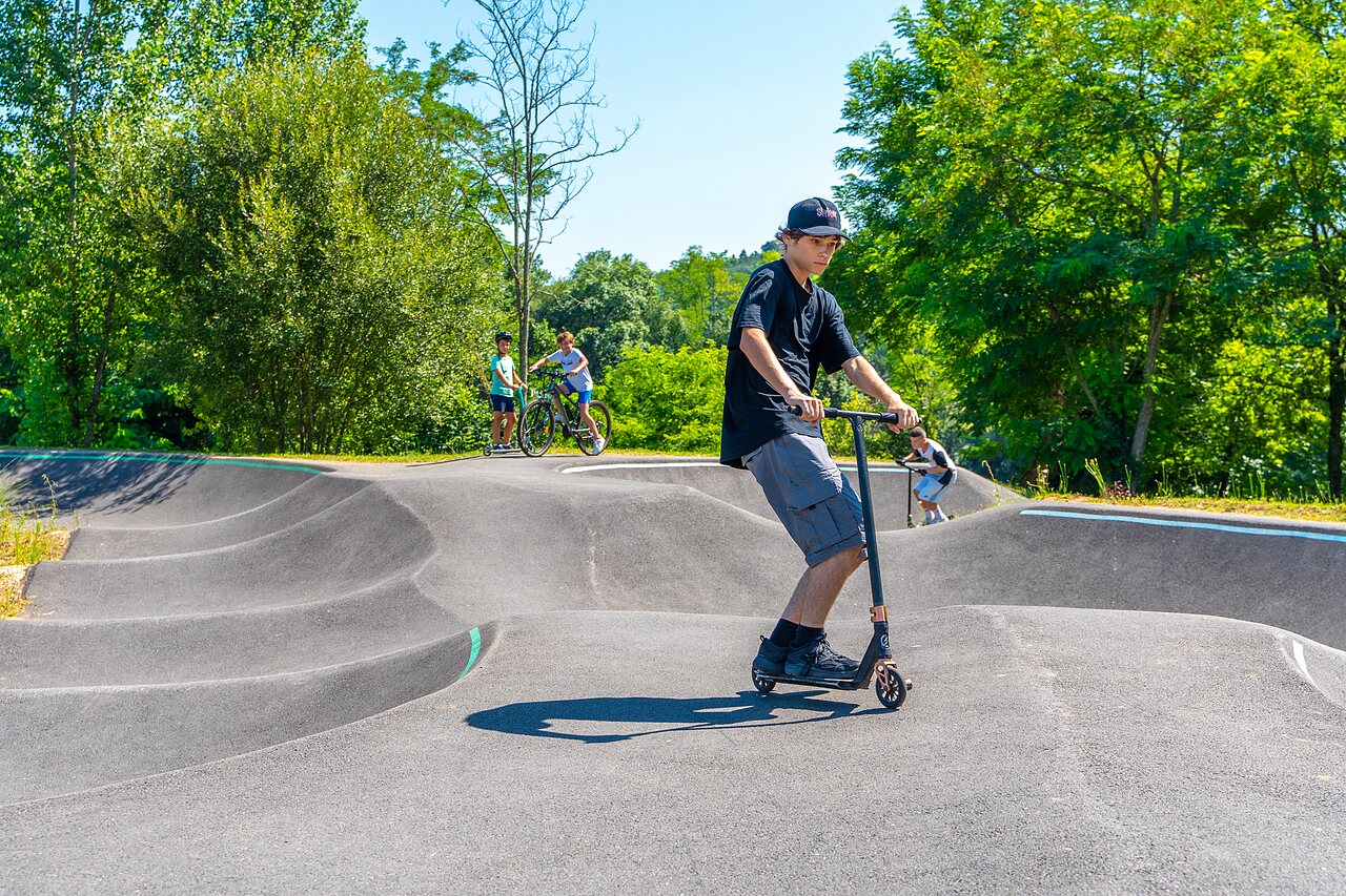 Youth on pump track at CAPFUN Duravel campsite in Duravel (46).