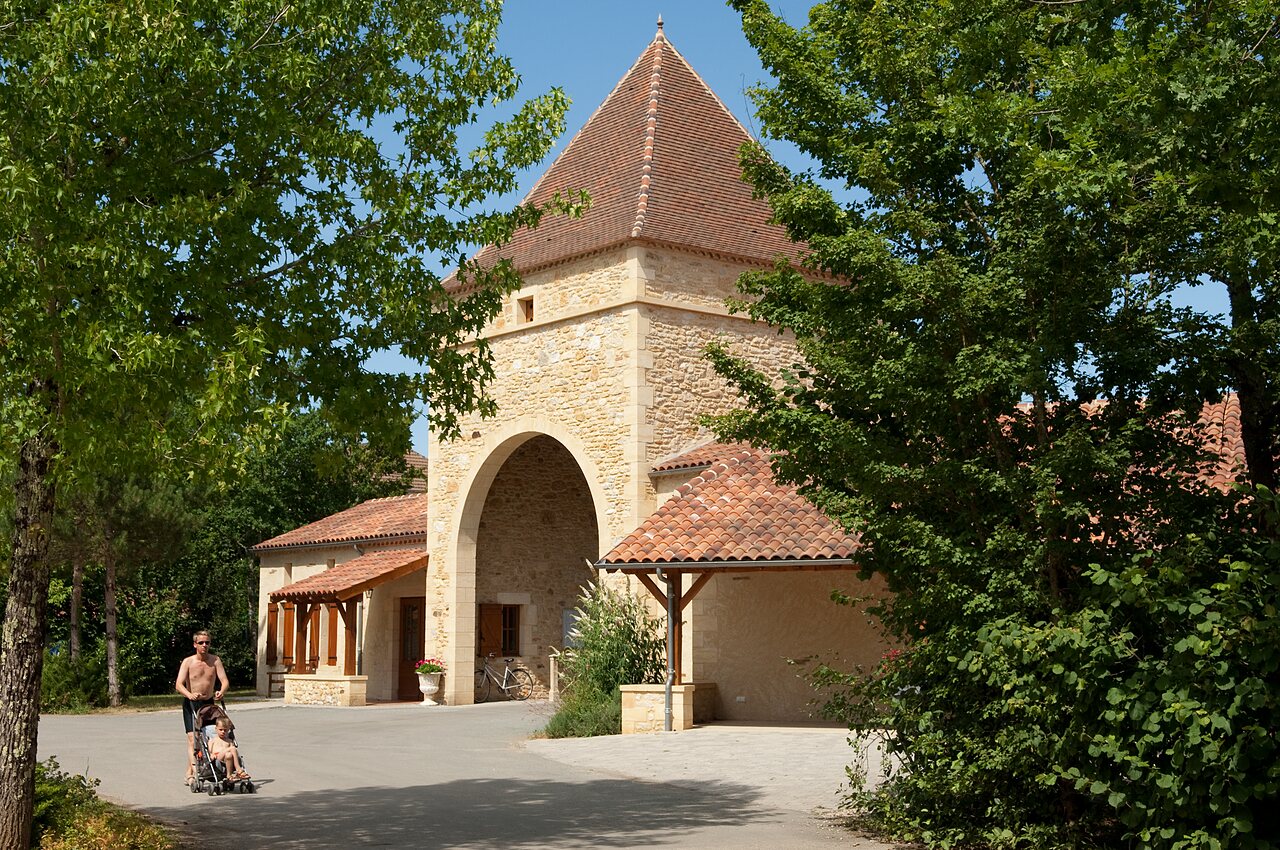 Stone reception building with archway, CAPFUN Duravel campsite entrance in Duravel.