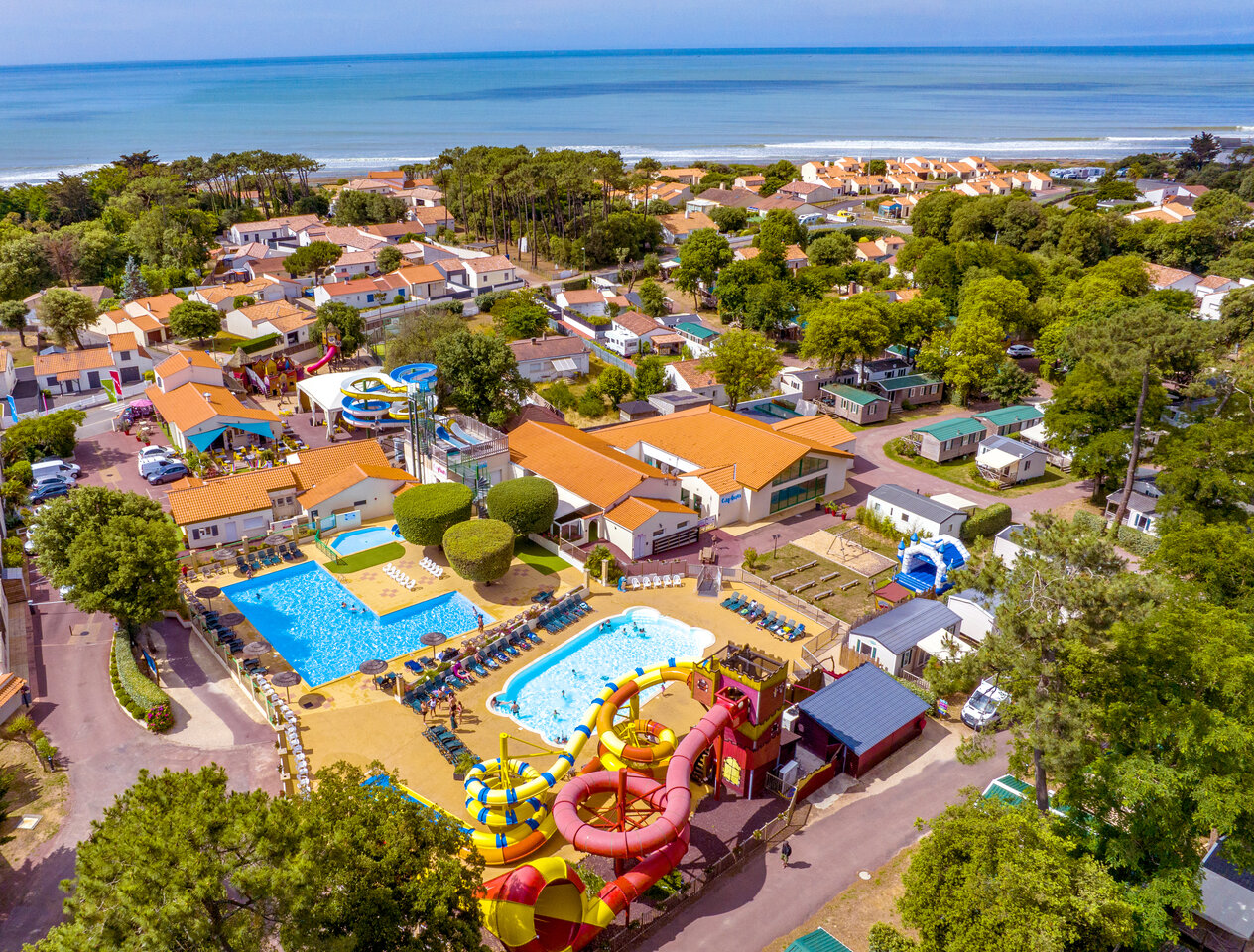 Pools, waterslides, sea at CAPFUN Ecureuils campsite JARD SUR MER (85).