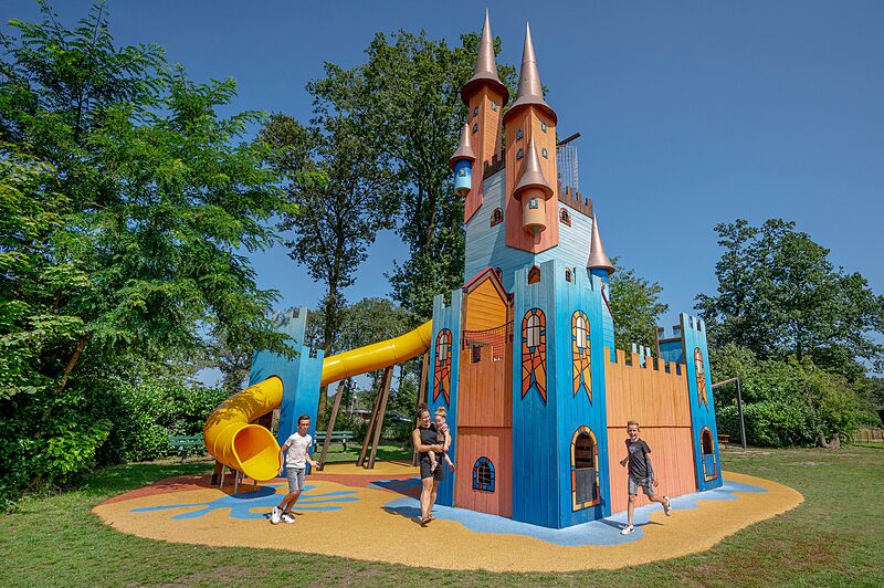 Carabouille playground - Colorful castle playground with slides for children at CAPFUN Eibernest campsite in Eibergen.