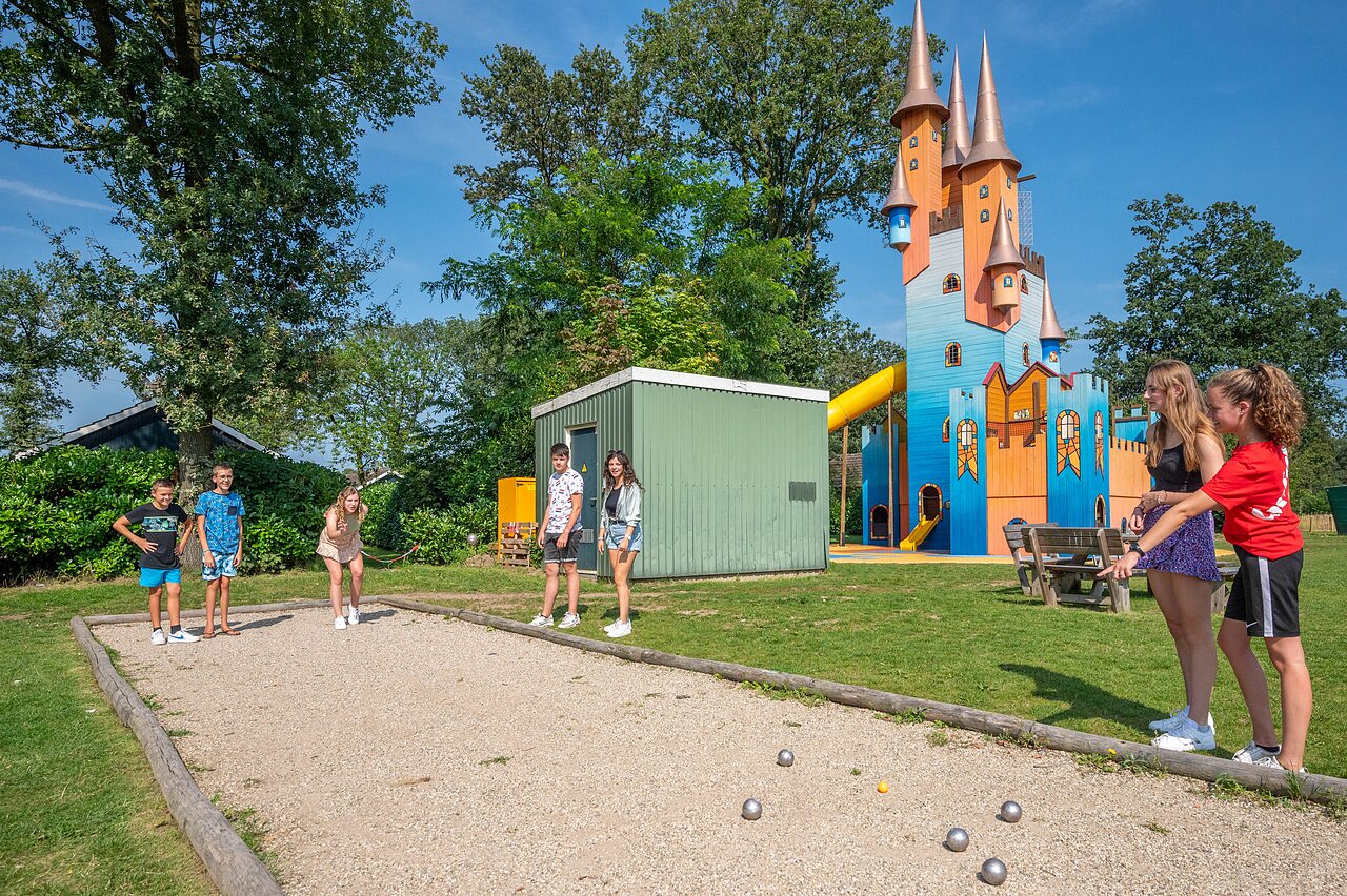 Petanque and children's play castle at CAPFUN Eibernest campsite in Eibergen.