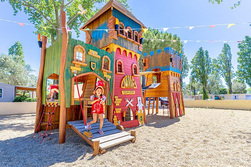 Carabouille playground - Castle playground for children at VAGUES OCEANES Elys�e campsite, Le Grau du Roi (30).