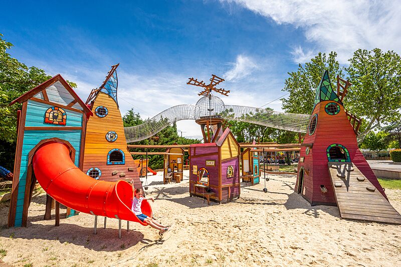 Carabouille playground - Colorful playground with slide at CAPFUN El Moli campsite in Elne.