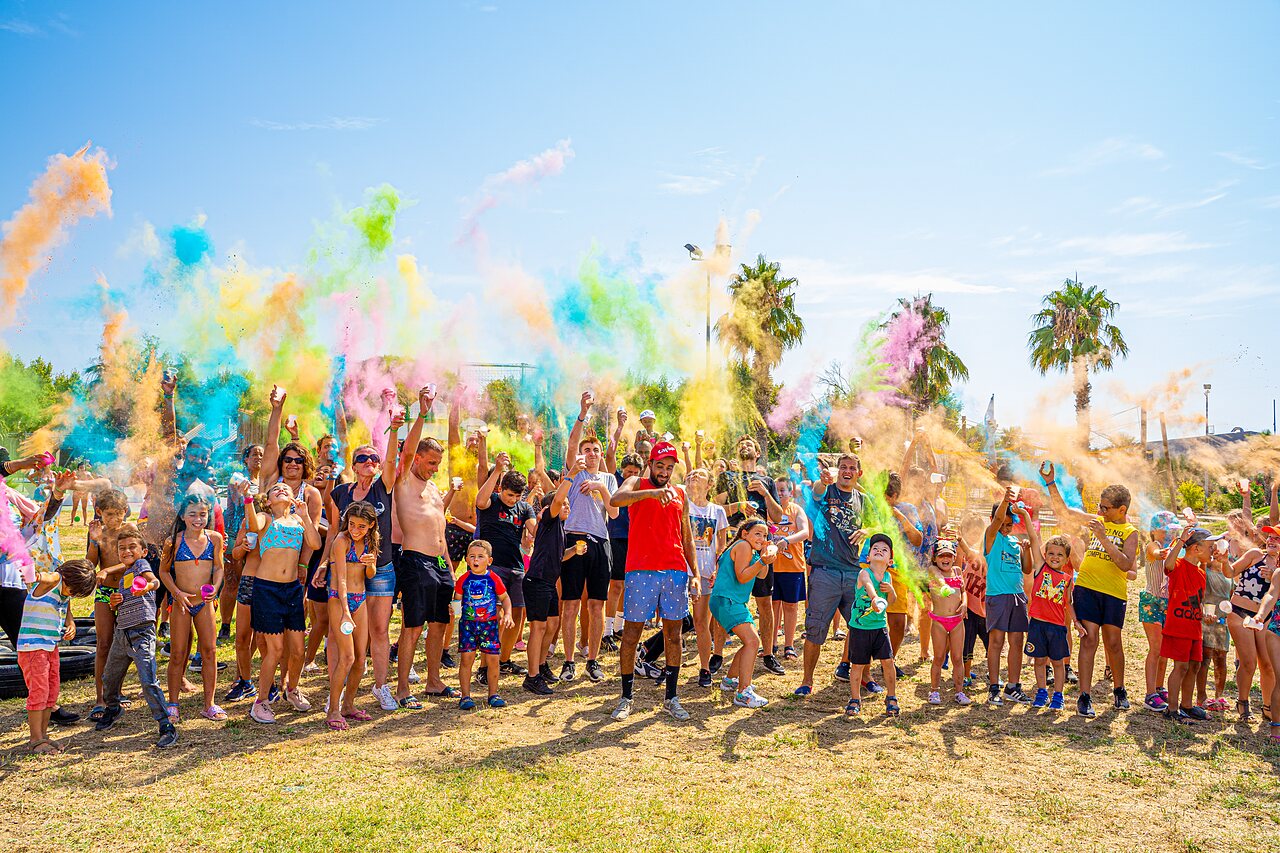 Colorful animation for everyone at CAPFUN El Moli campsite in Elne (66).