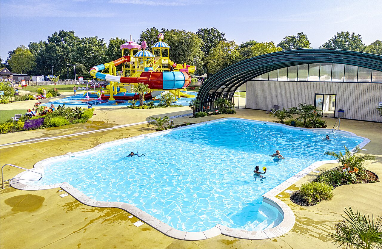 Outdoor pool and water park with slides at CAPFUN Erkemederstrand campsite in Zeewolde.