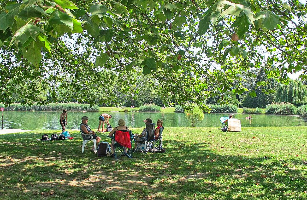 Natural swimming and relaxation by the lake, VAGUES OCEANES Lac d'Erstein campsite in Erstein (67).