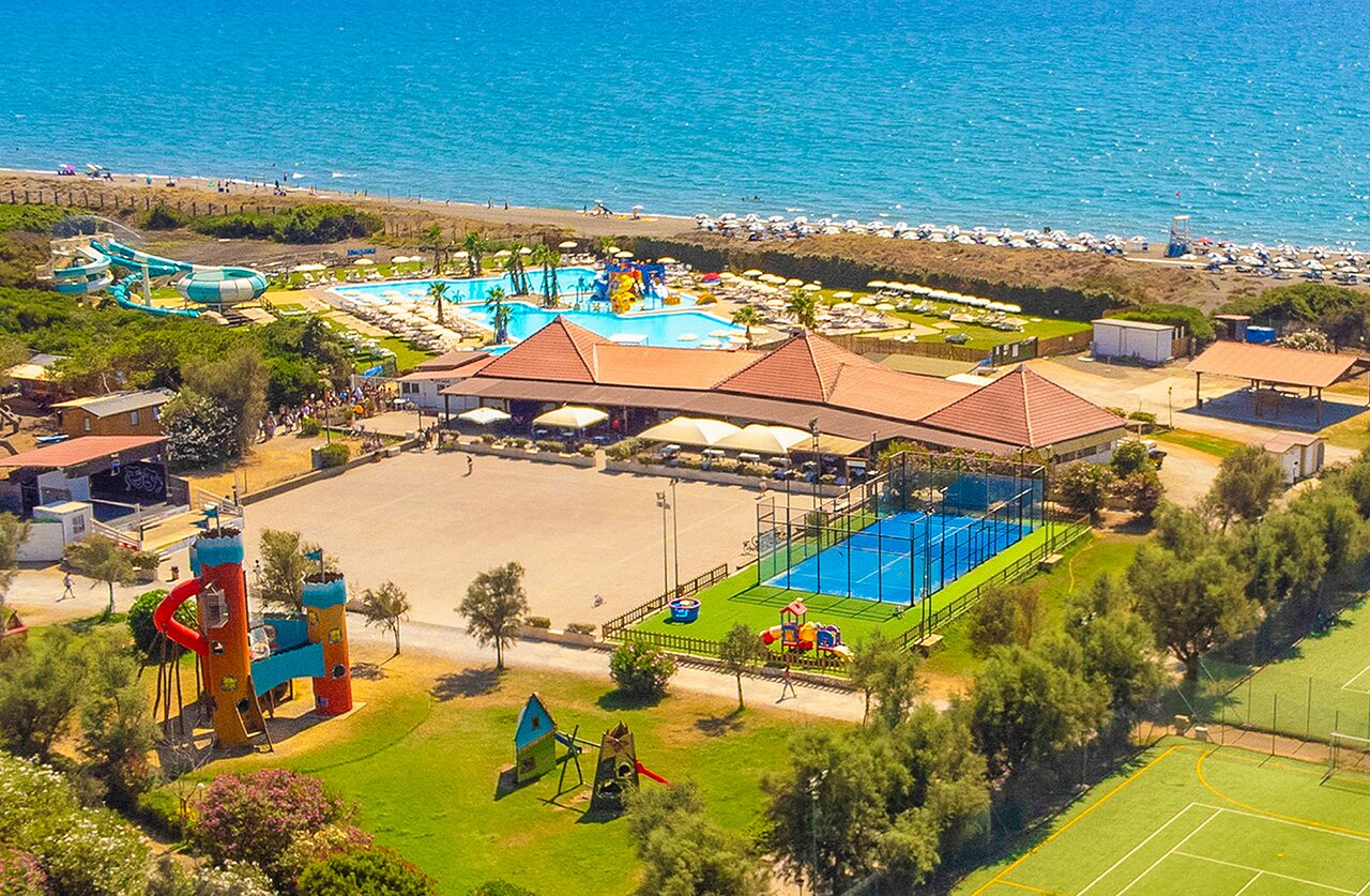 Water park, beach, and sports facilities at CAPFUN Europing campsite in Tarquinia.