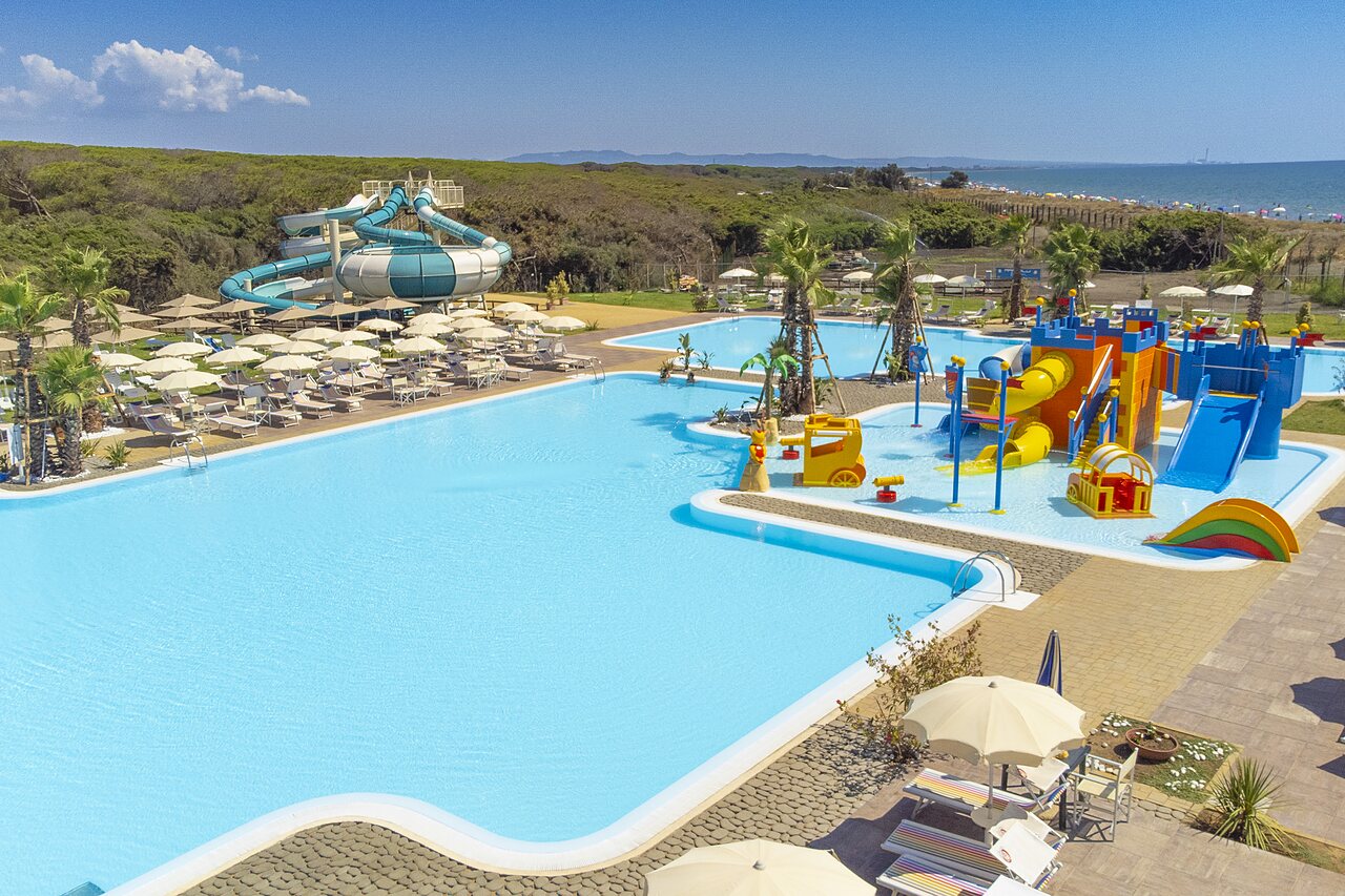Pool, giant waterslide and water games at CAPFUN Europing campsite in Tarquinia.
