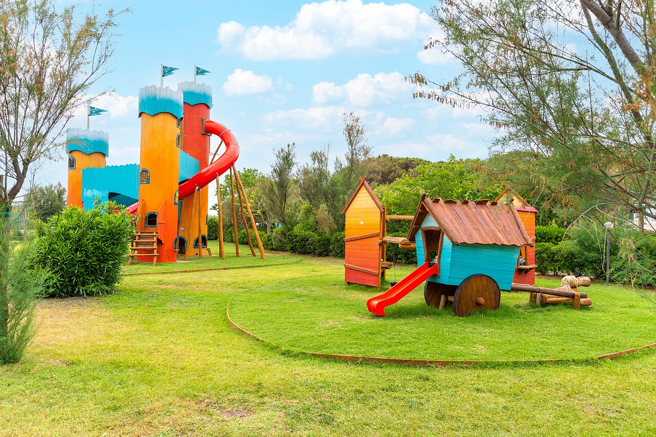 Colorful playground with castle and slides at CAPFUN Europing campsite in Tarquinia (01).