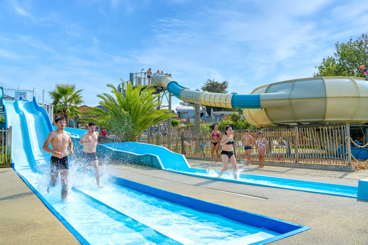 Water slides and racing lanes at CAPFUN L'Eve in Saint-Marc-sur-Mer (44).