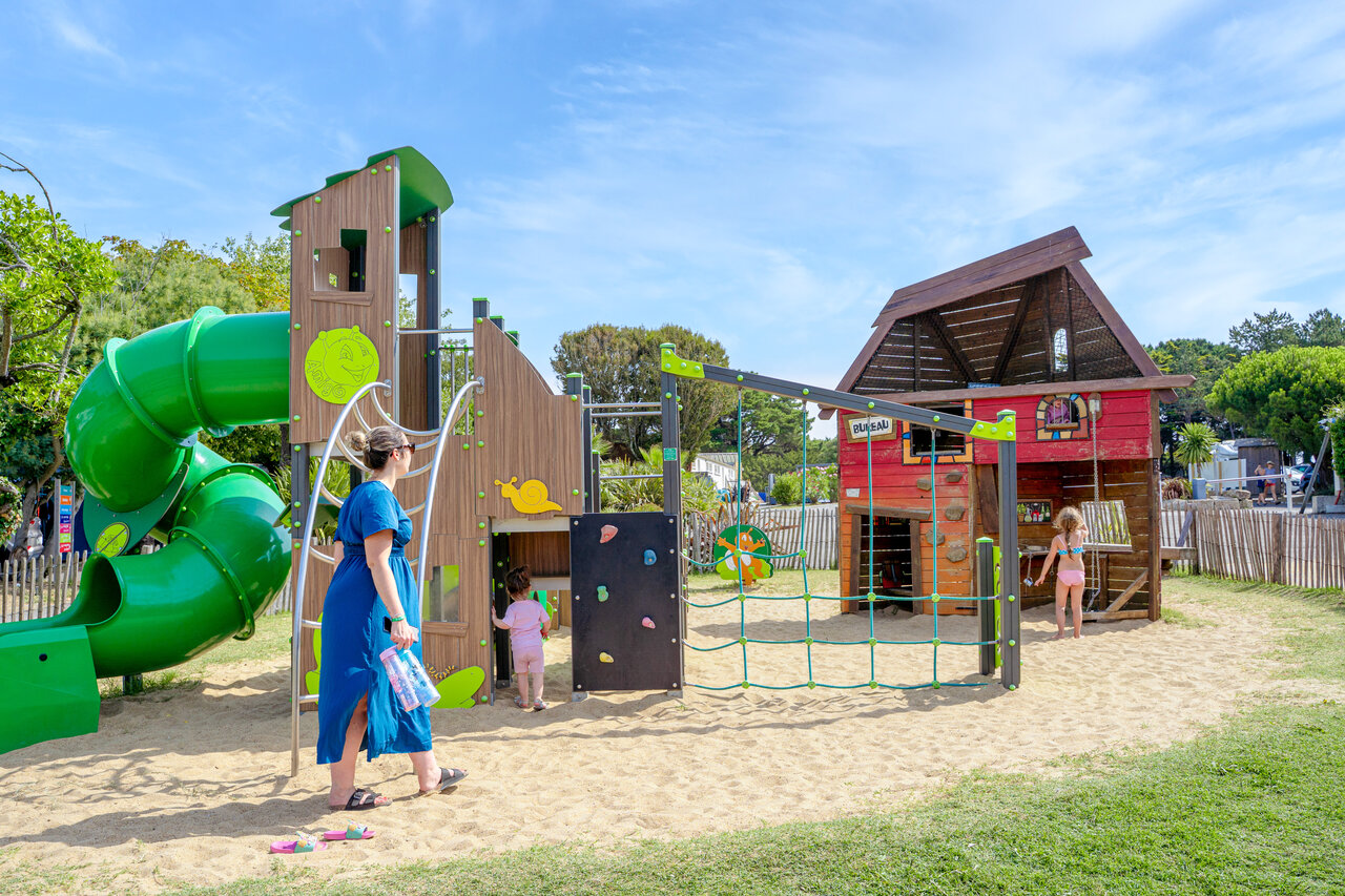 Slide, games at CAPFUN L'Eve campsite in Saint-Marc-sur-Mer (44).