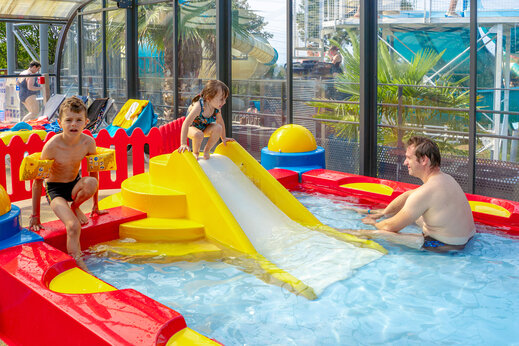 Covered pool, slide and children's games at CAPFUN L'Eve in Saint-Marc-sur-Mer.