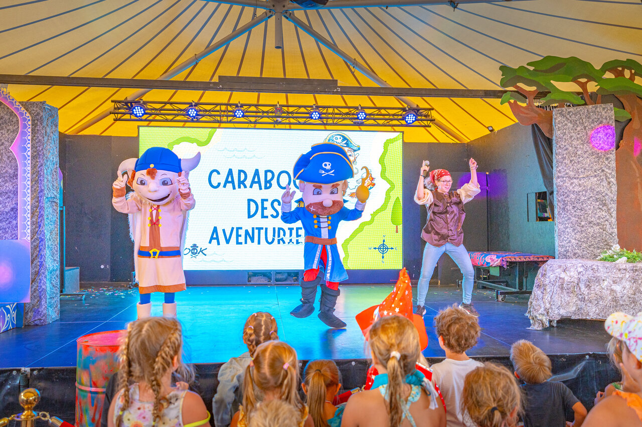 Mascot and entertainer show for children at CAPFUN Falaises Gonneville sur Mer.