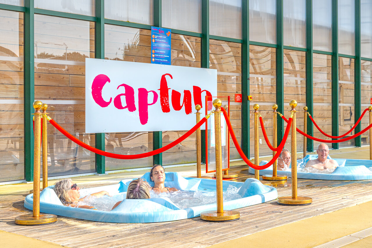 Individual jacuzzis for relaxation at CAPFUN Falaises campsite in Gonneville sur Mer (14).