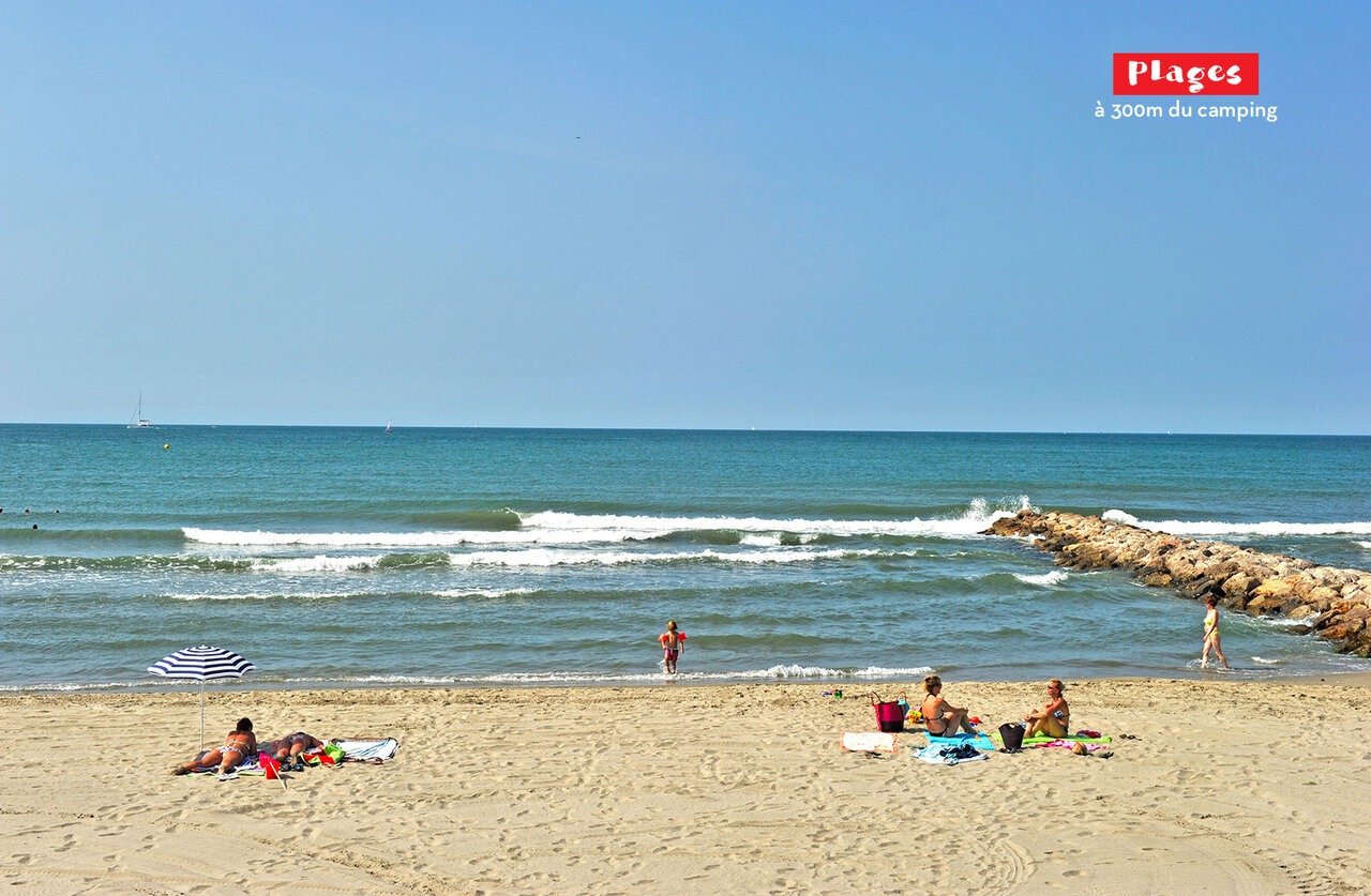 Fine sandy beach, swimmers and sea at CAPFUN F�erix in MARSEILLAN PLAGE (34).