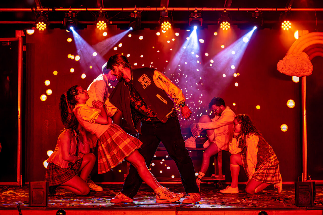 Artists performing animation show at CAPFUN F�erix, MARSEILLAN PLAGE (34).