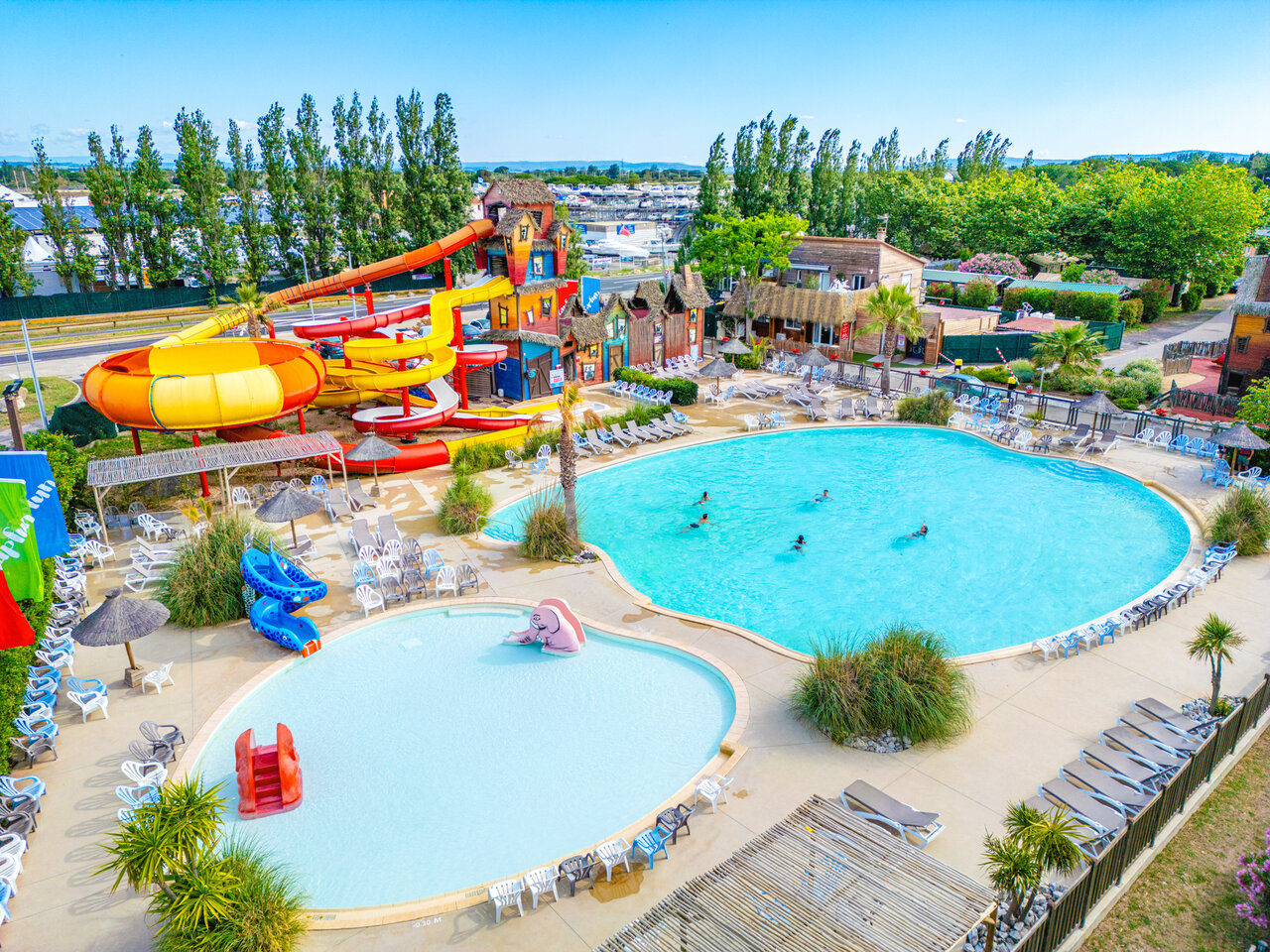 Outdoor pools, giant water slides and aquatic games at CAPFUN F�erix campsite in MARSEILLAN PLAGE.