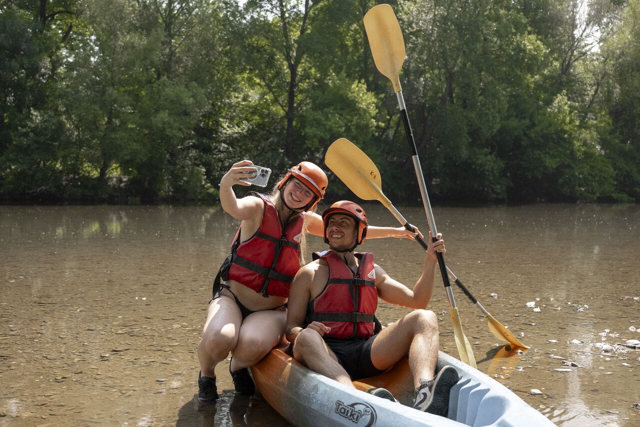 Couple kayaking on river, life jackets, CLICOCHIC Filament campsite in Thoiras.