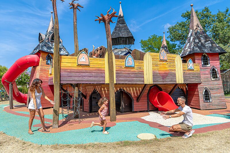 Carabouille playground - Castle playground with slides at CAPFUN Fleurs d'Agde, AGDE (34).