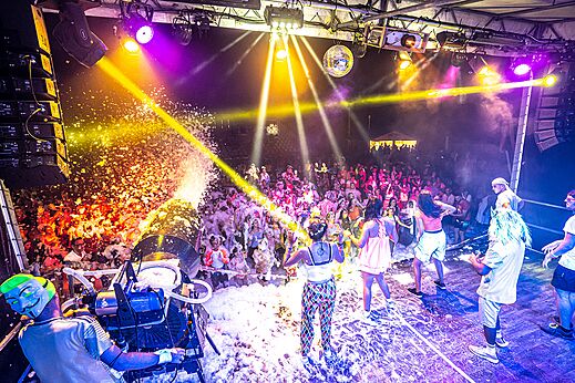 Lively foam party with DJ and lights at CAPFUN Fleurs d'Agde campsite in AGDE (34)