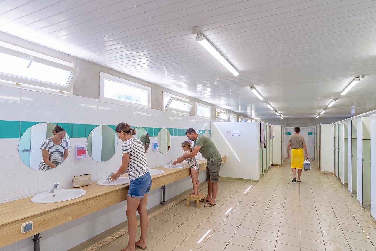 Modern sanitary facilities, sinks and showers at CAPFUN Flots Bleus campsite.