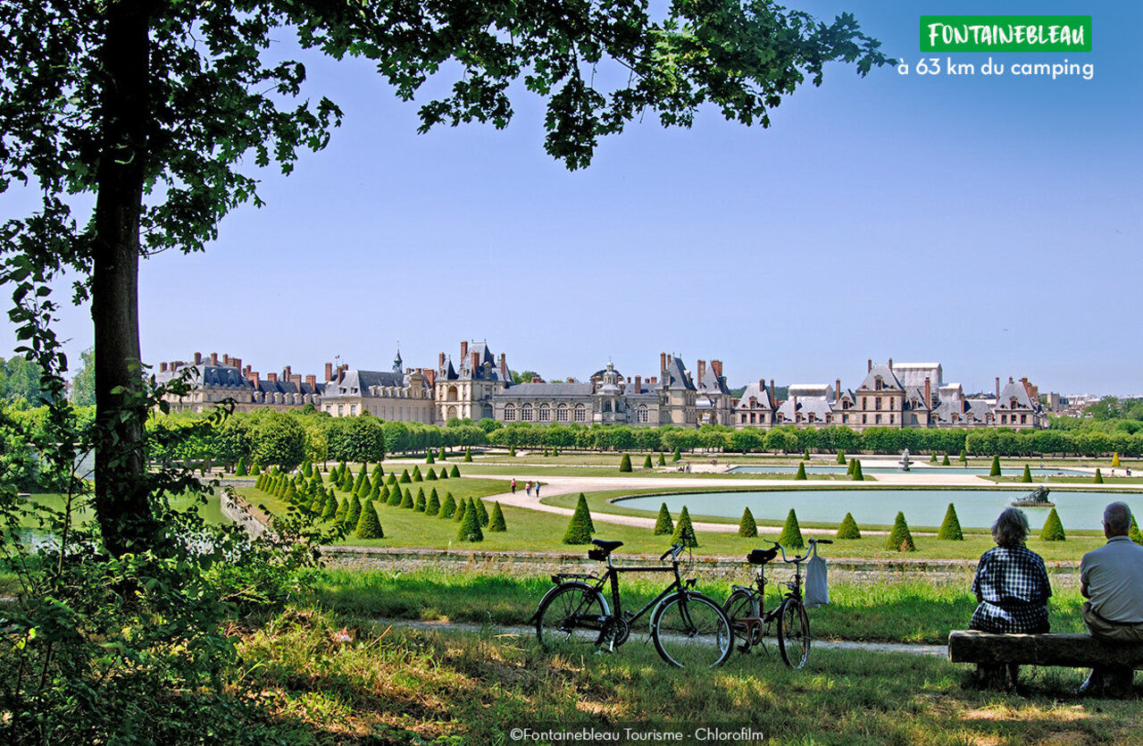 Majestic Ch�teau de Fontainebleau, its French gardens, a cultural visit nearby.