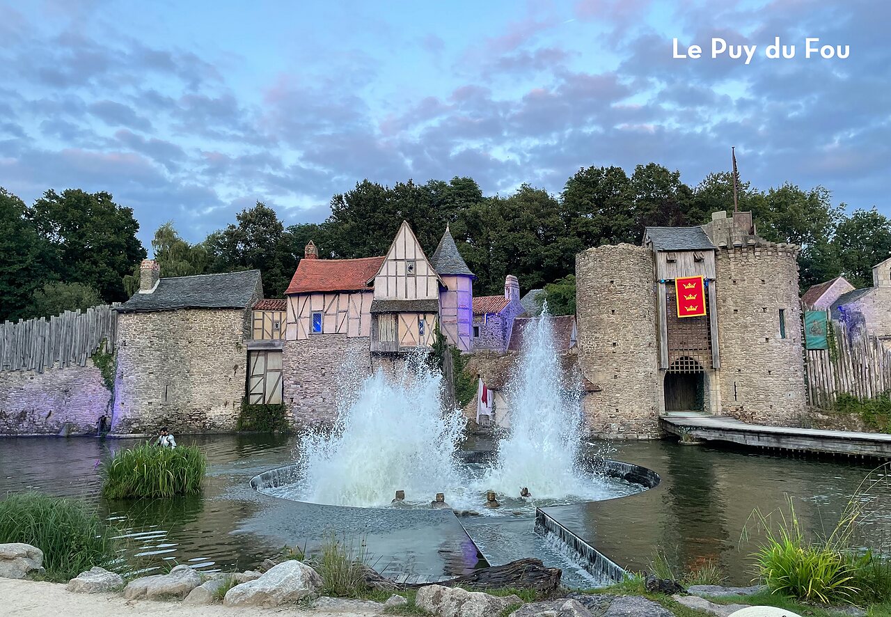Night show and medieval village of Puy du Fou, park to visit in Vend�e.