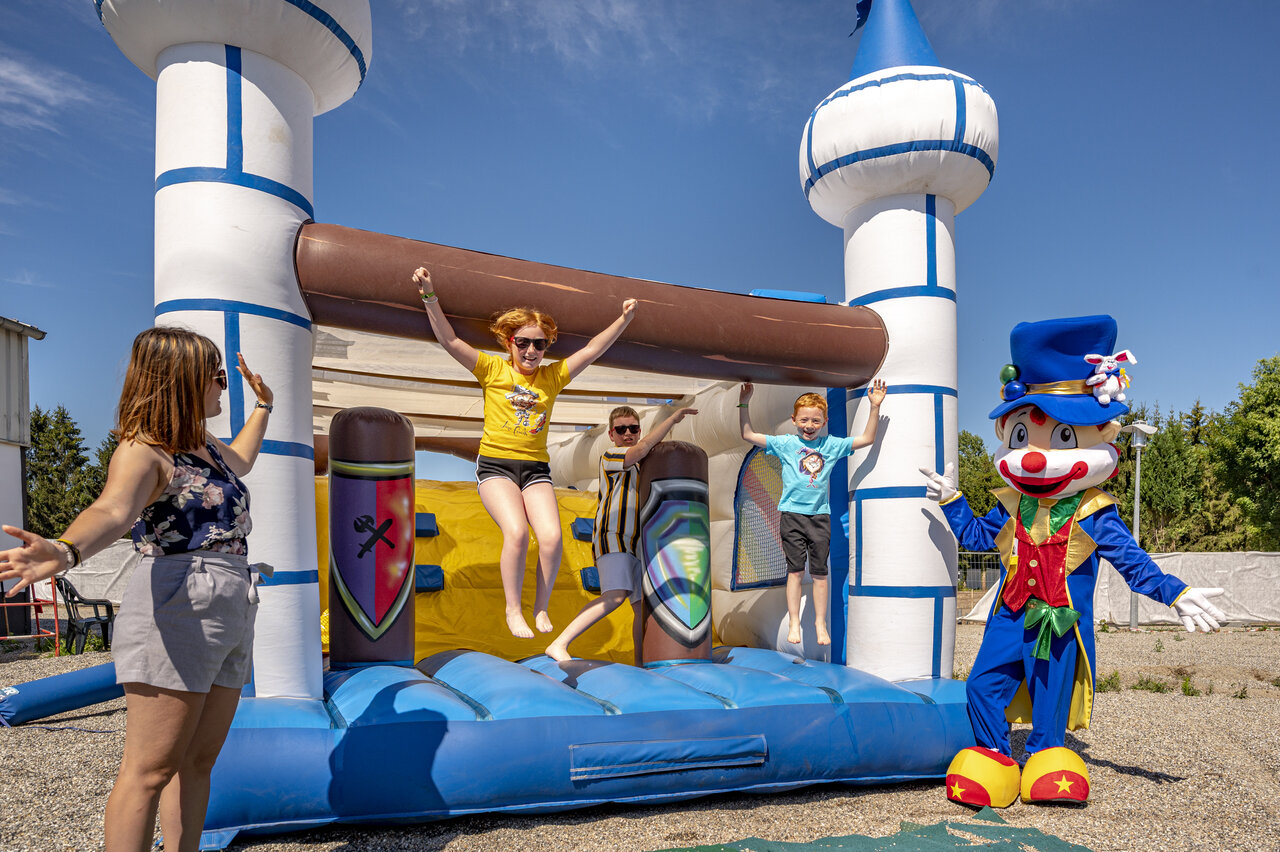 Inflatable castle with children and mascot at CAPFUN Fort Falabraque campsite in Seltz (67).