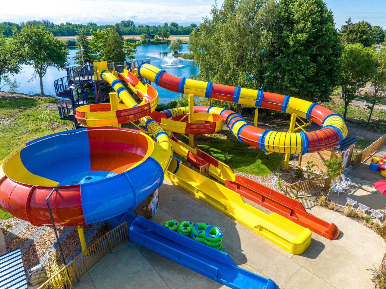 Colorful water slides and large bowl at CAPFUN Fort Falabraque campsite in Seltz (67).