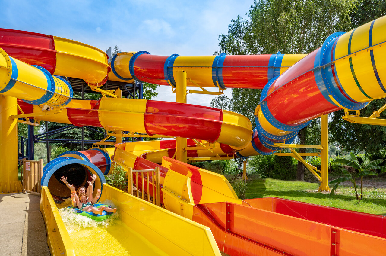 Giant water slide, thrilling sensations at CAPFUN Fort Falabraque campsite in Seltz (67).