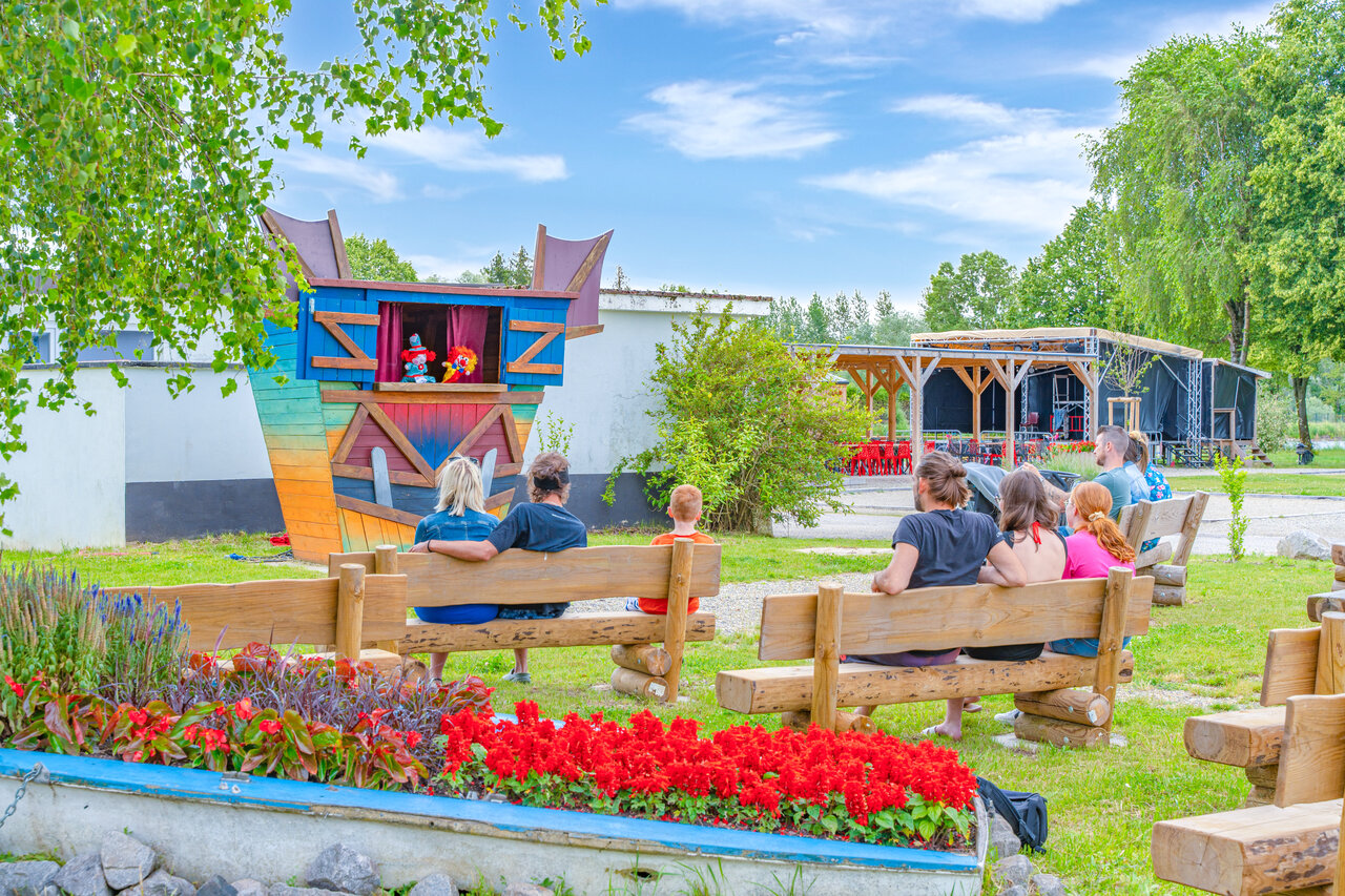 Puppet show for children and adults, entertainment at CAPFUN Fort Falabraque campsite in Seltz (67).