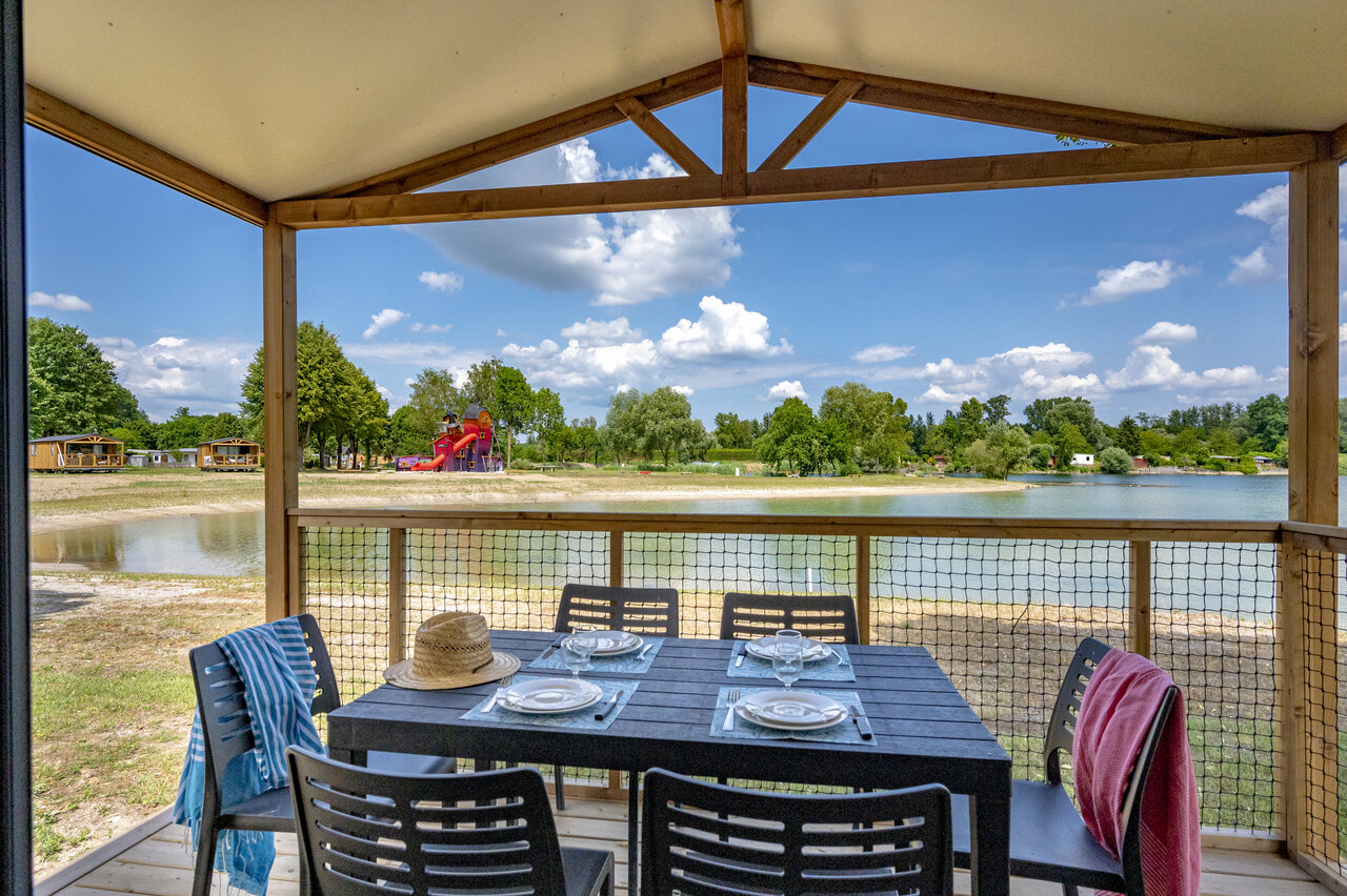 Terrace, lake at CAPFUN Fort Falabraque campsite in Seltz (67).