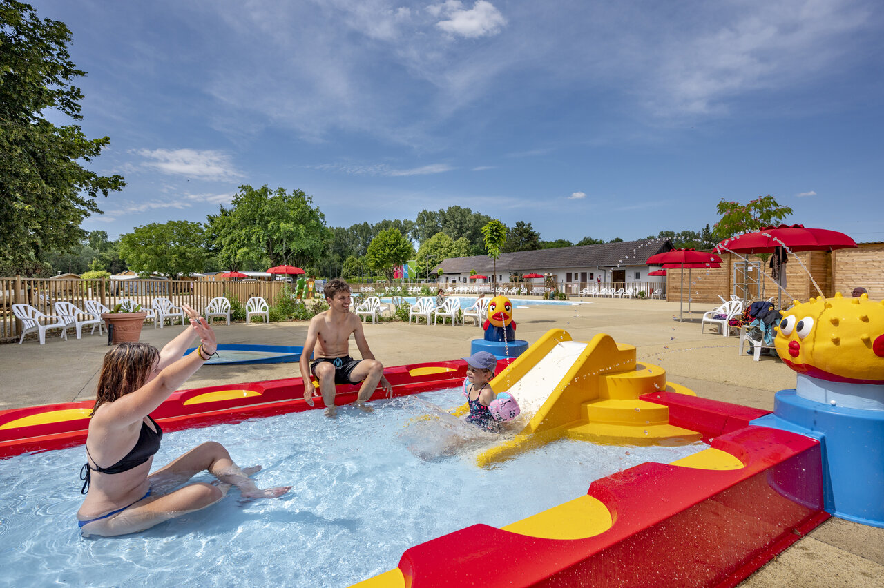Water play area, slide, family at CAPFUN Fort Falabraque campsite in Seltz.