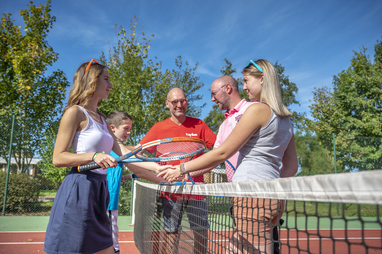 Family and entertainers playing tennis at CAPFUN Fort Falabraque campsite in Seltz.