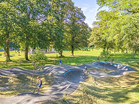 Pump track with children on bikes and scooters at CAPFUN Fredland campsite in Tournan en Brie (77).