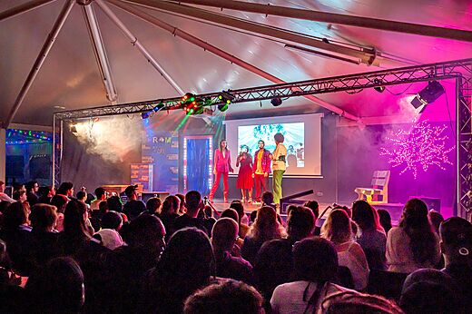 Evening entertainment show with artists and audience at CAPFUN Fredland campsite in Tournan en Brie (77).