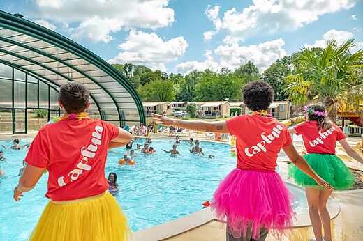 Dynamic water animation in the swimming pool at CAPFUN Fredland campsite in Tournan en Brie (77).
