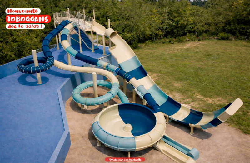 New giant water slides and spiral slides at CAPFUN Le Fr�jus campsite in Fr�jus (83).