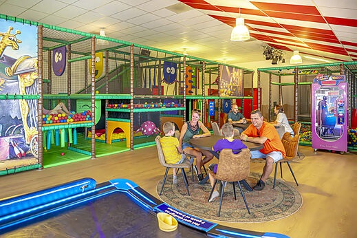 Large indoor play area for children at CAPFUN De Fruithof, Klijndijk.