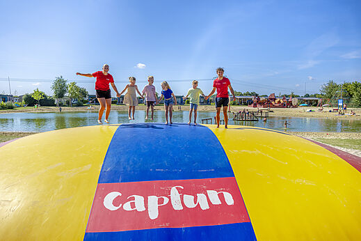 Large inflatable bouncing pillow with children and animators at CAPFUN De Fruithof campsite in Klijndijk.