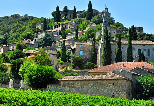 Perched medieval village with stone houses and church, to visit in Occitanie.